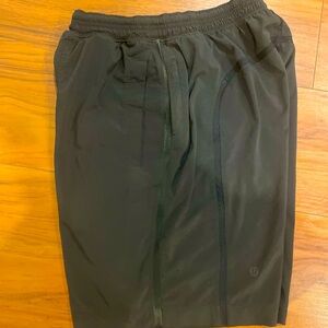Men’s Medium Black Lululemon Pacebreaker Shorts